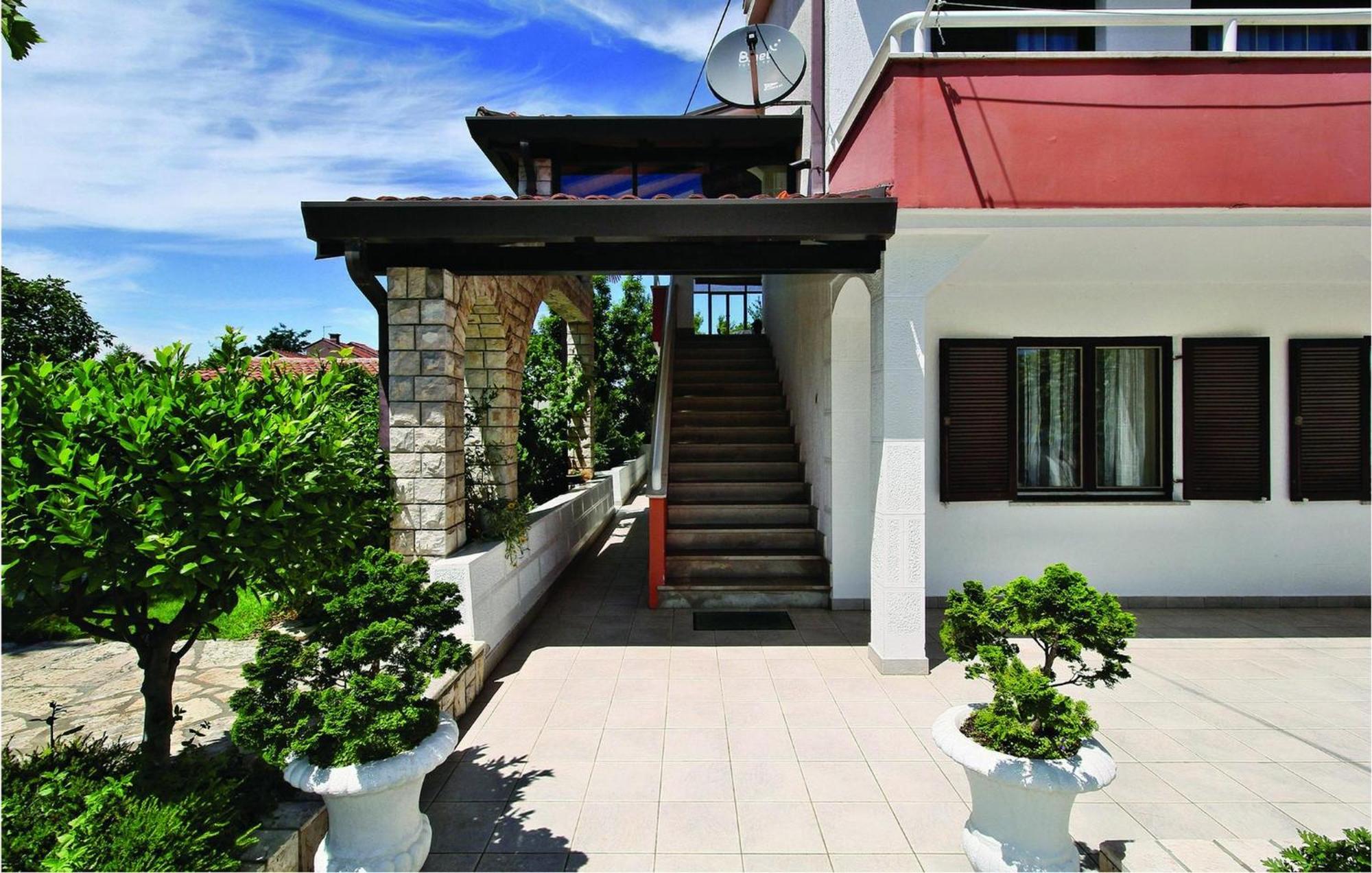 2 Bedroom Beautiful Apartment In סבודרייה מראה חיצוני תמונה