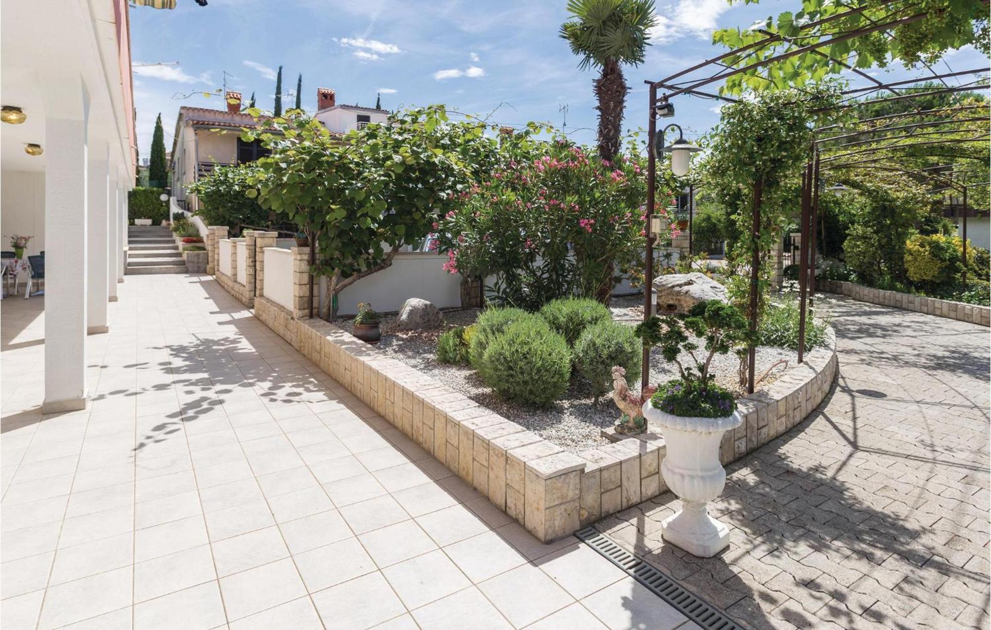 2 Bedroom Beautiful Apartment In סבודרייה מראה חיצוני תמונה
